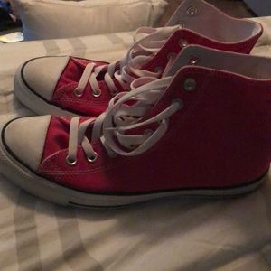 Hot pink Converse Allstar’s